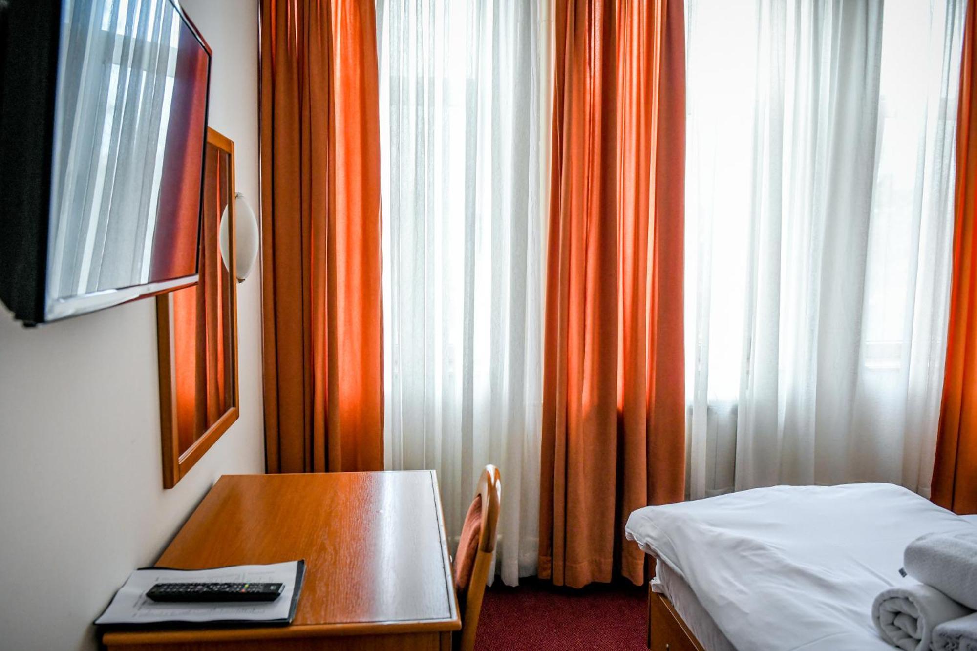 Hotel Fontana Бачка-Паланка Екстер'єр фото