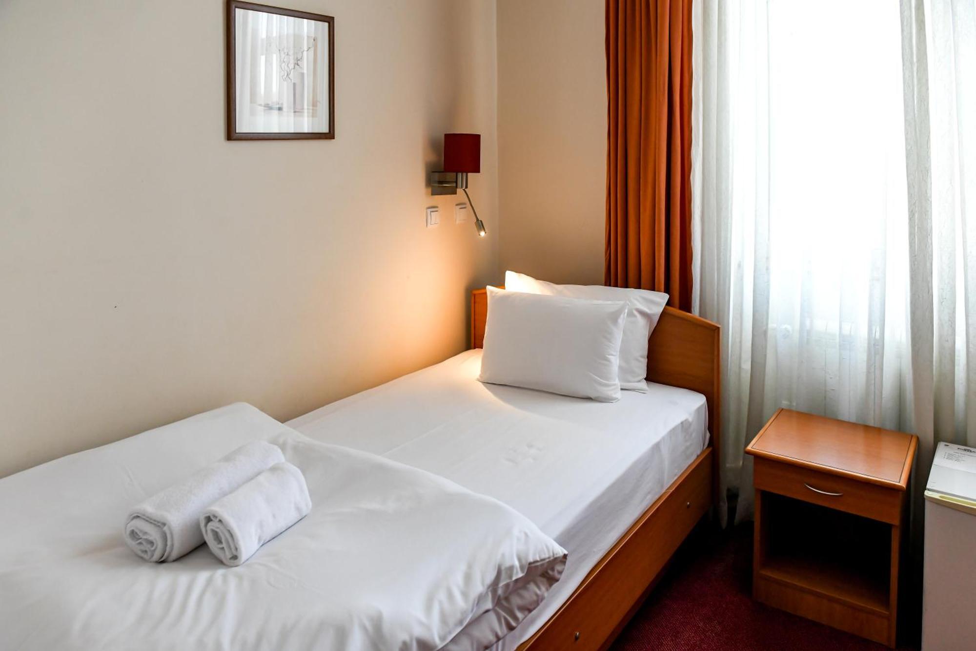 Hotel Fontana Бачка-Паланка Екстер'єр фото