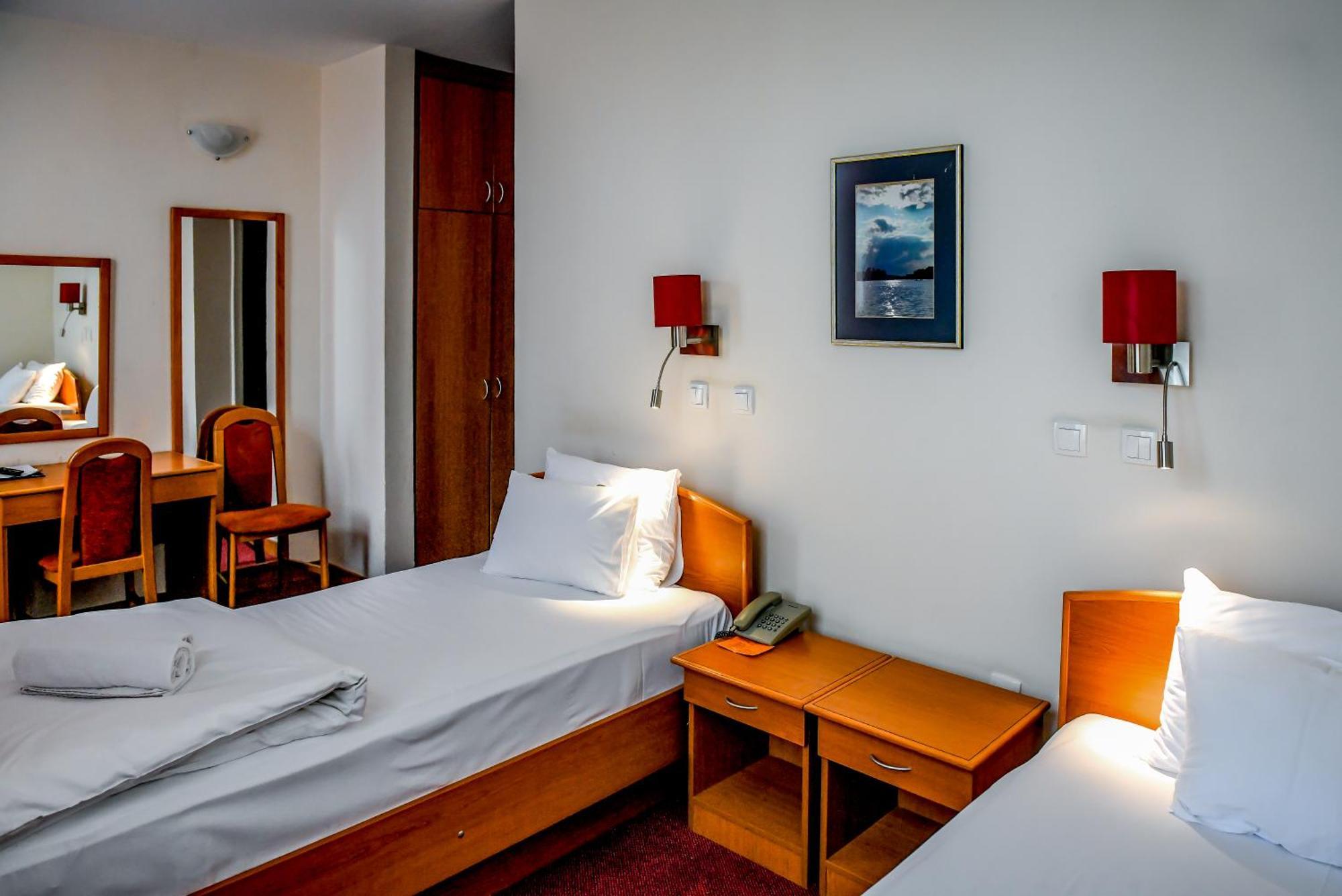 Hotel Fontana Бачка-Паланка Екстер'єр фото